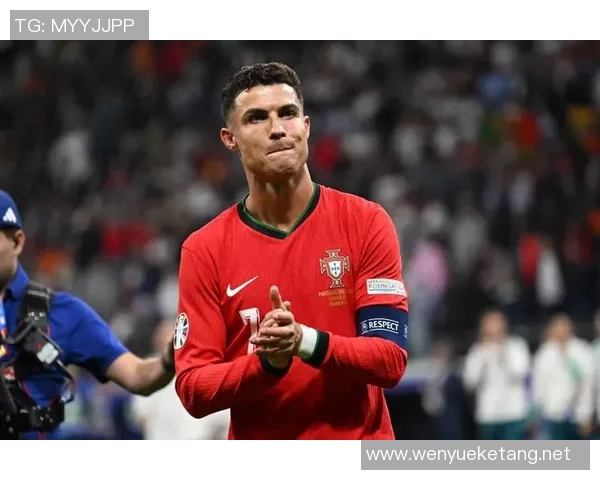 现役足球巨星盘点：梅西C罗领衔全球顶级球员崛起之路