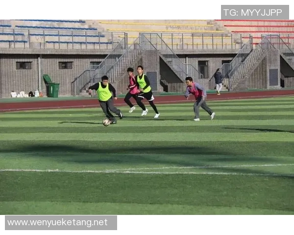 足球星灿闪耀绿茵场描绘青春梦想书写不灭荣耀篇章